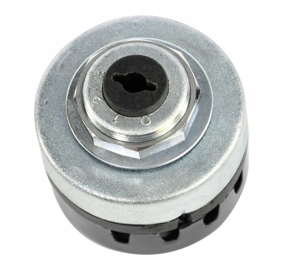 d734c7c78f7fea61625ff748c6c69a3d.jpg STACYJKA Z KLUCZYKIEM METALOWA NAKRĘTKA URSUS C 330 C 360 C 385