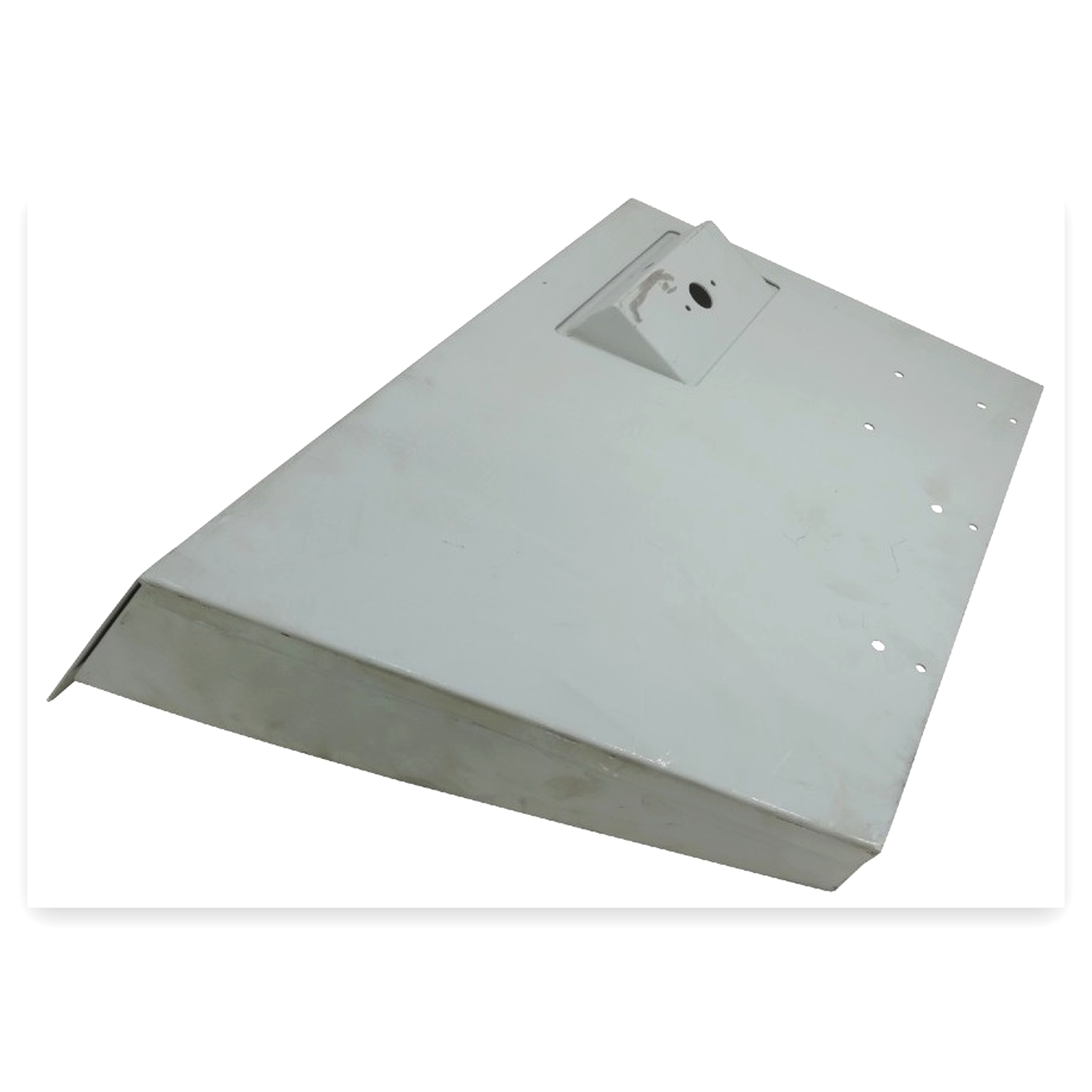 0b46b7e75482e3389c522a318759807c.jpg Zakończenie błotnika prawe 7245 Czeskie szer.67,5 cm dł.43,5 cm Zetor