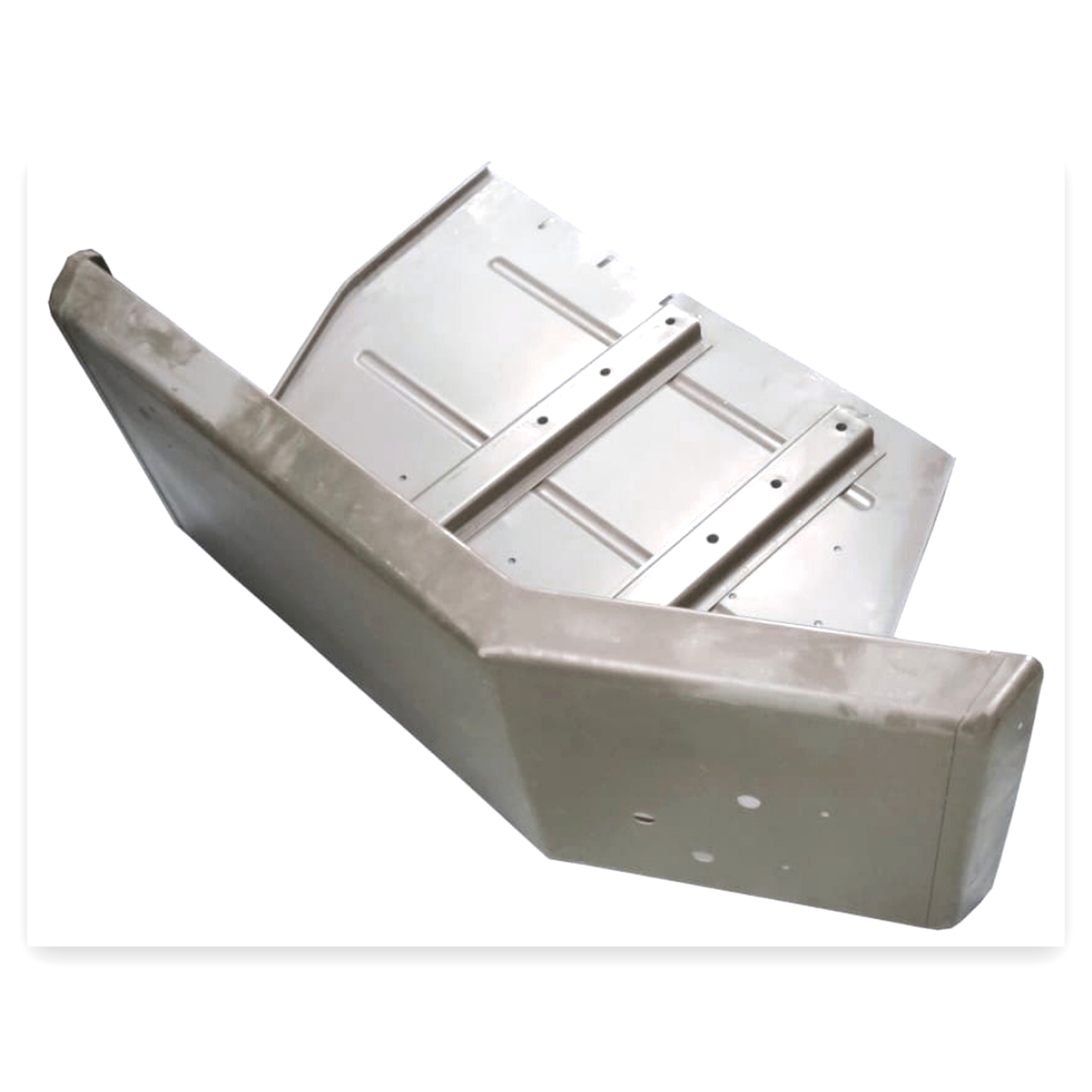 3f9a5b6f97f12cf0edc5da47478e26c8.jpg Błotnik tylny MF prawy Polimerc niemalowany Massey Ferguson