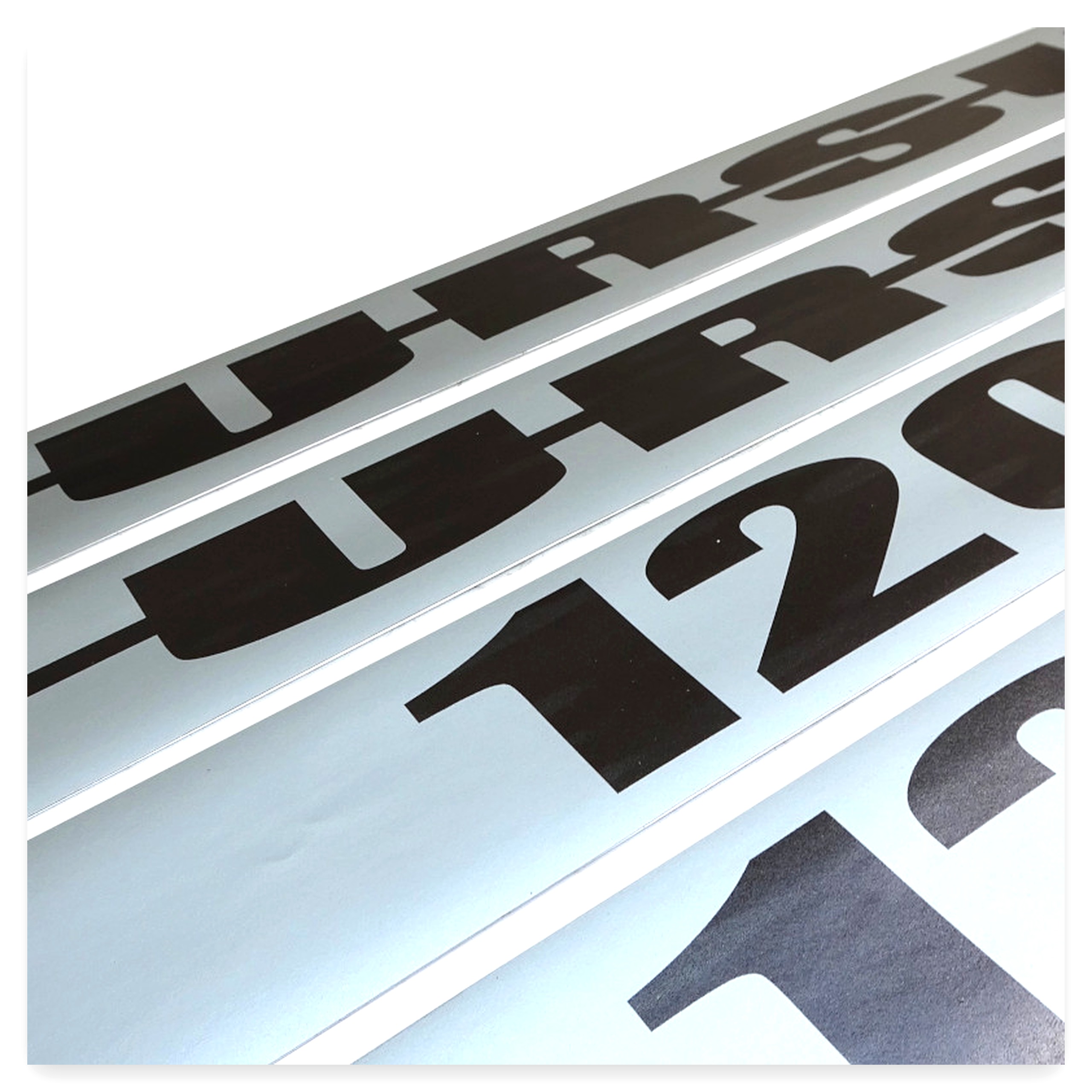 4110d1fbab96ab8de924b2db848df311.jpg Komplet znaków - emblematów Ursus 1204