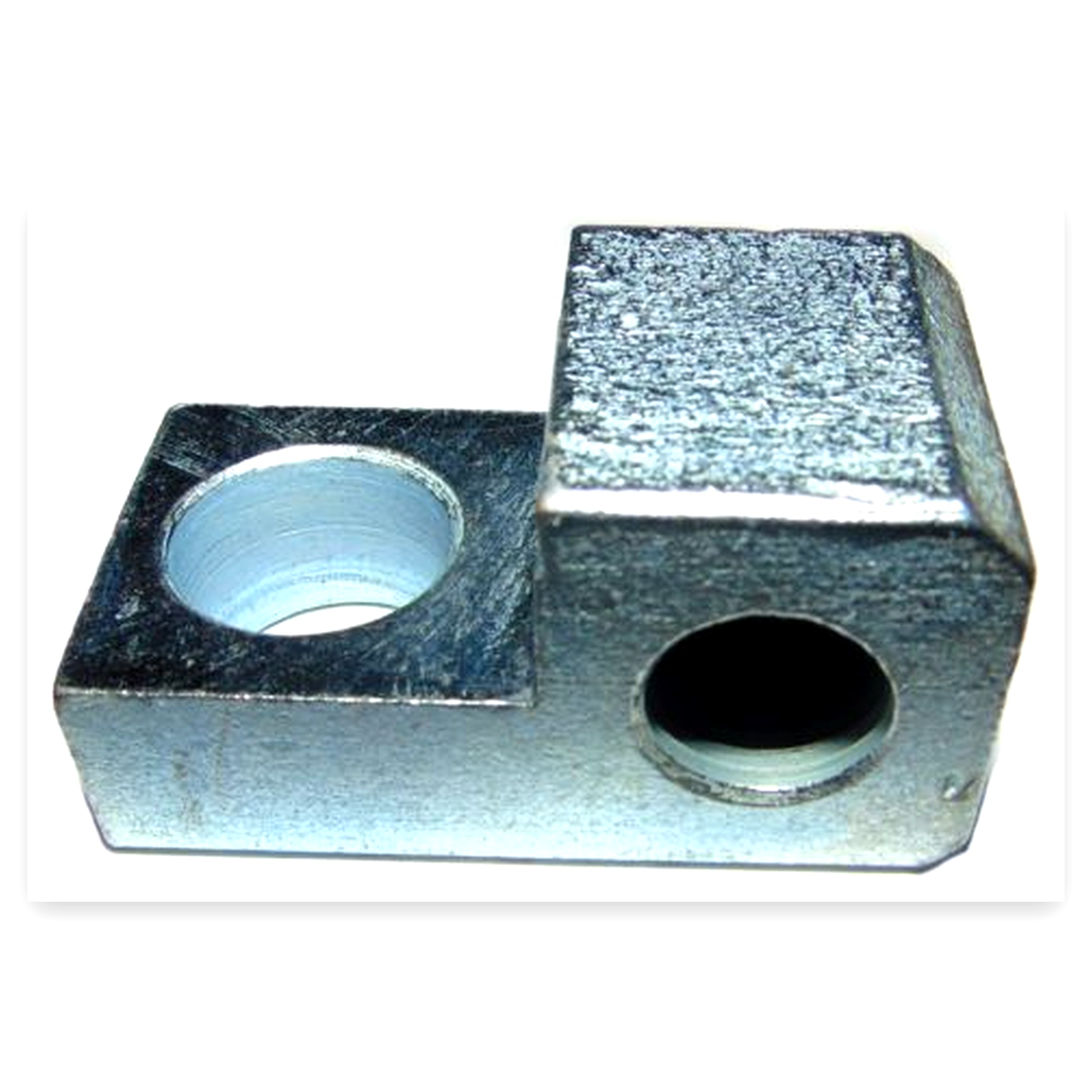 bcc2555ebf6a52fda78a9a79200211da.jpg Korpus łącznika M16 do ciągnika Ursus C-385