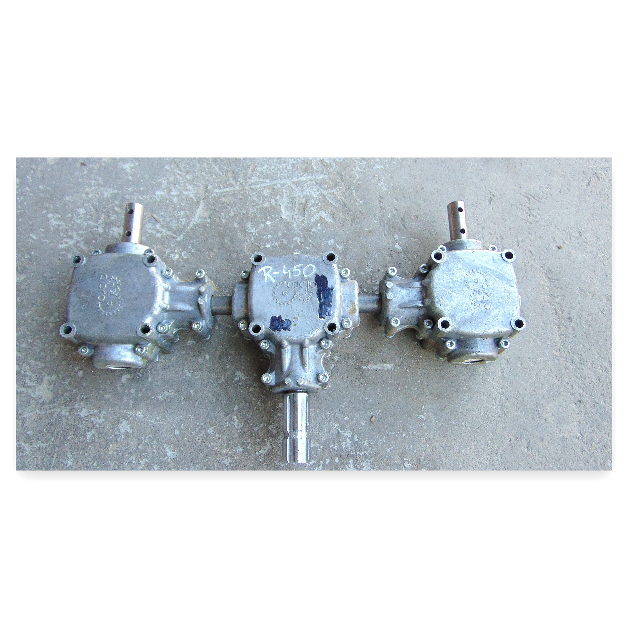 dc7160c6bb9f42ddbb95d466438d5638.jpg Przekładnia potrójna do rozsiewacza 450 mm