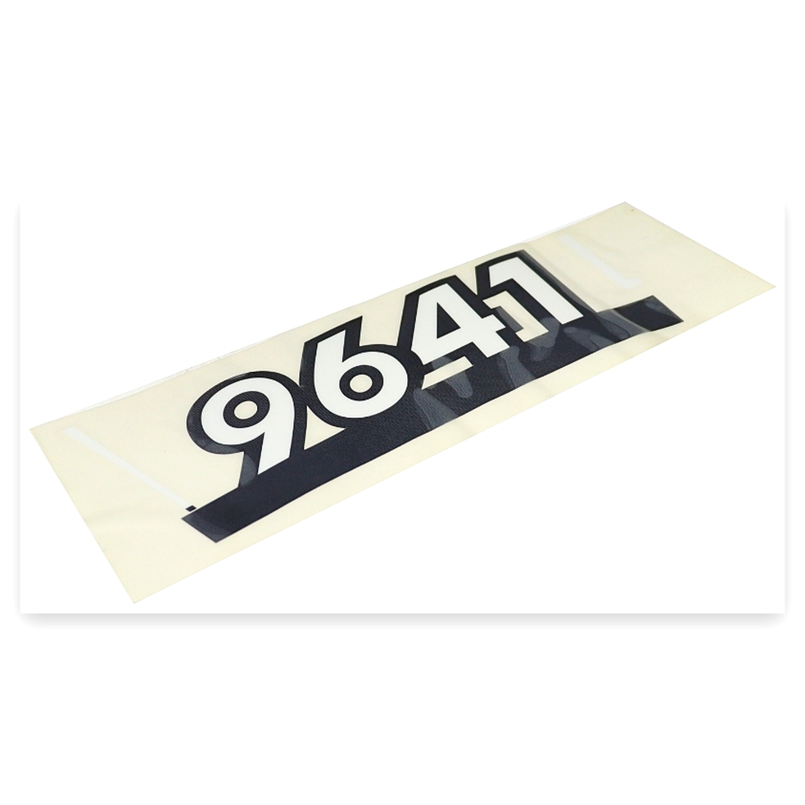 ed5da00a9a5f17af1920ac22491ac742.jpg Znak emblemat do ciągnika Zetor 9641